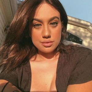 Meet your Posher, Carly